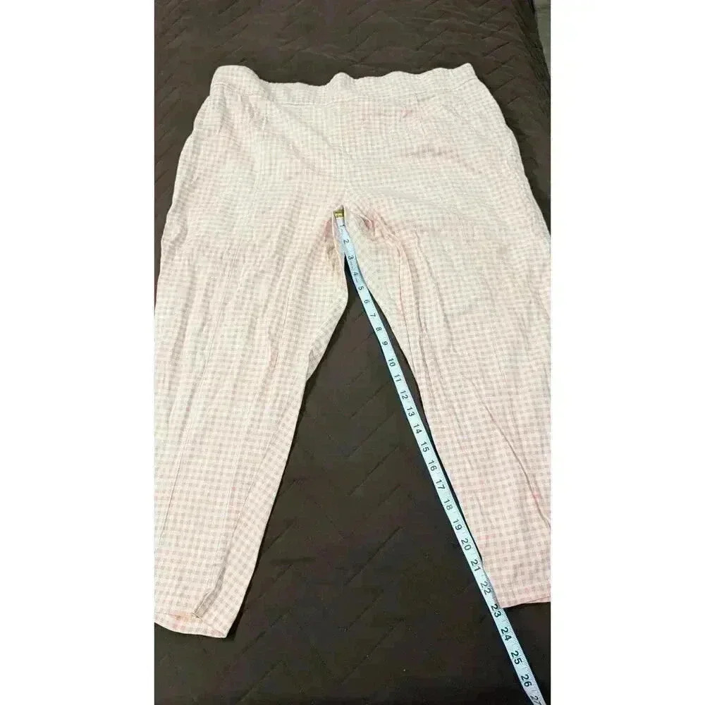 Women's Laura Byrnes peach and white gingham Capri pants in size 4X